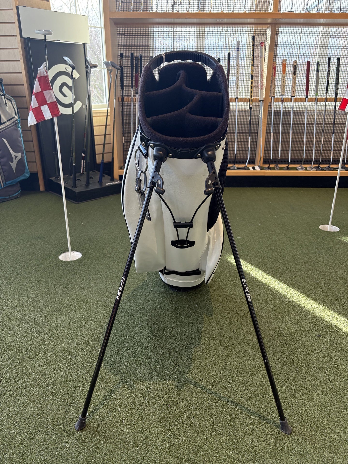 Epon Forged Stand Bag White