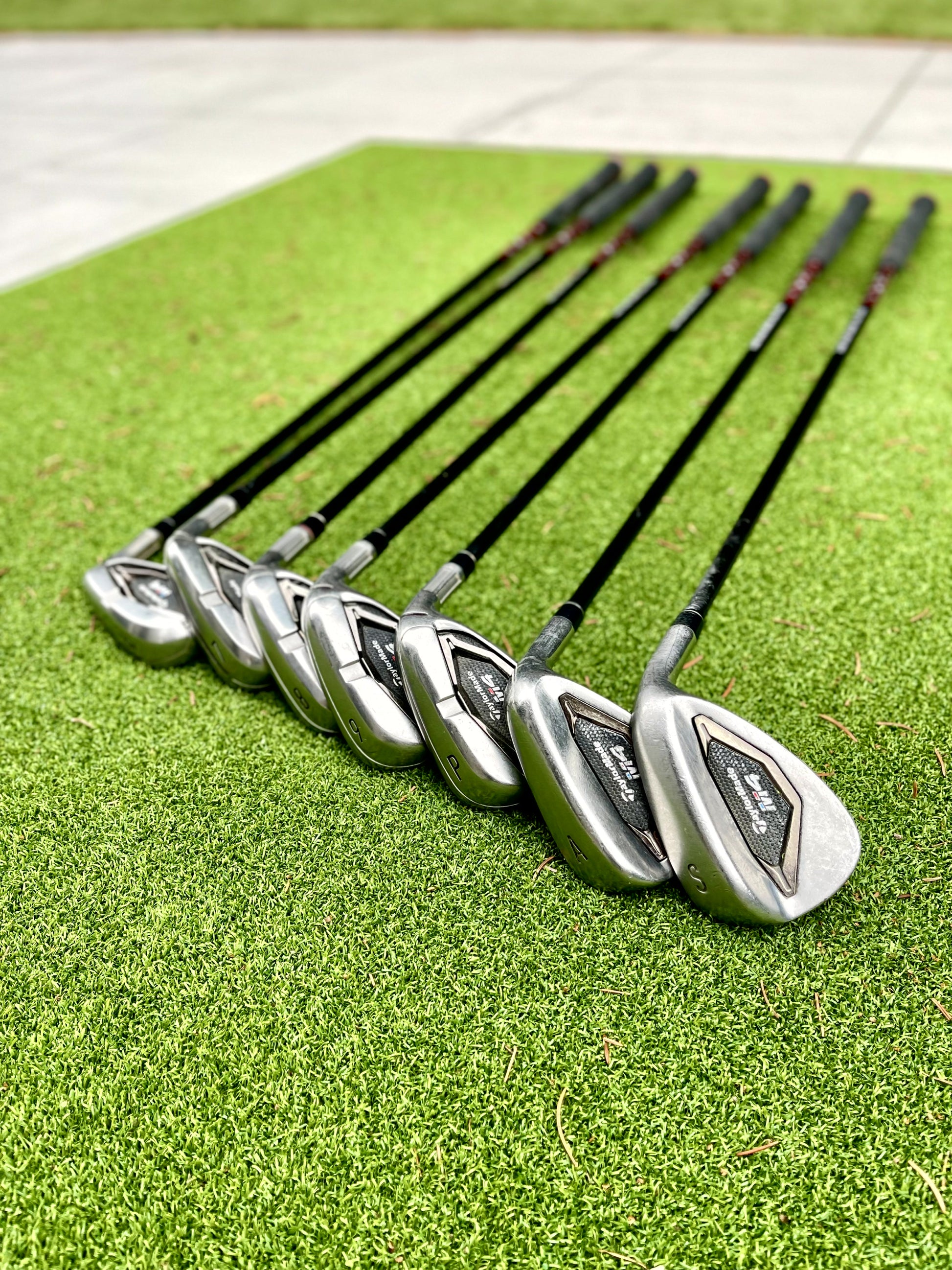 TaylorMade Taylormade M4 6~S RH iron set 6-S Graphite shaft showing Premium Construction construction
