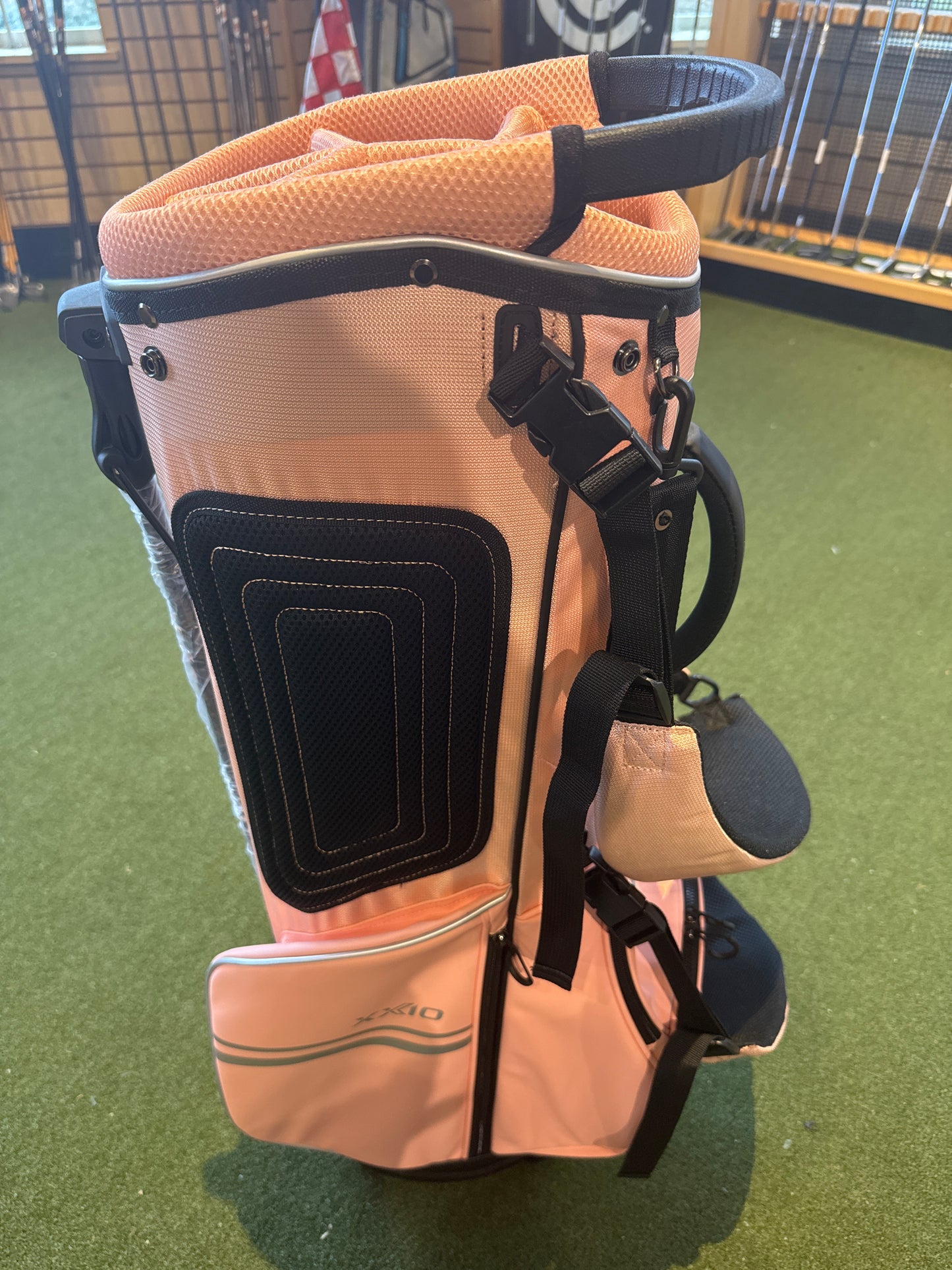 XXIO Ladies Stand Bag Coral Pink AT *