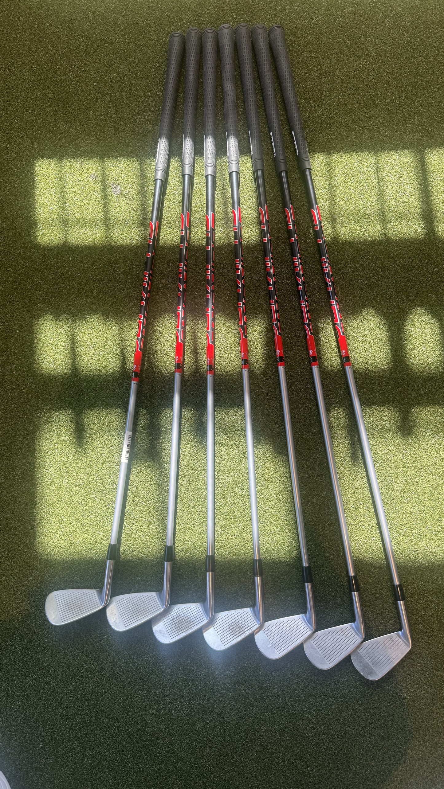 KZG Tour Evolution 4~P iron set 4-P Graphite shaft showing Premium Construction construction