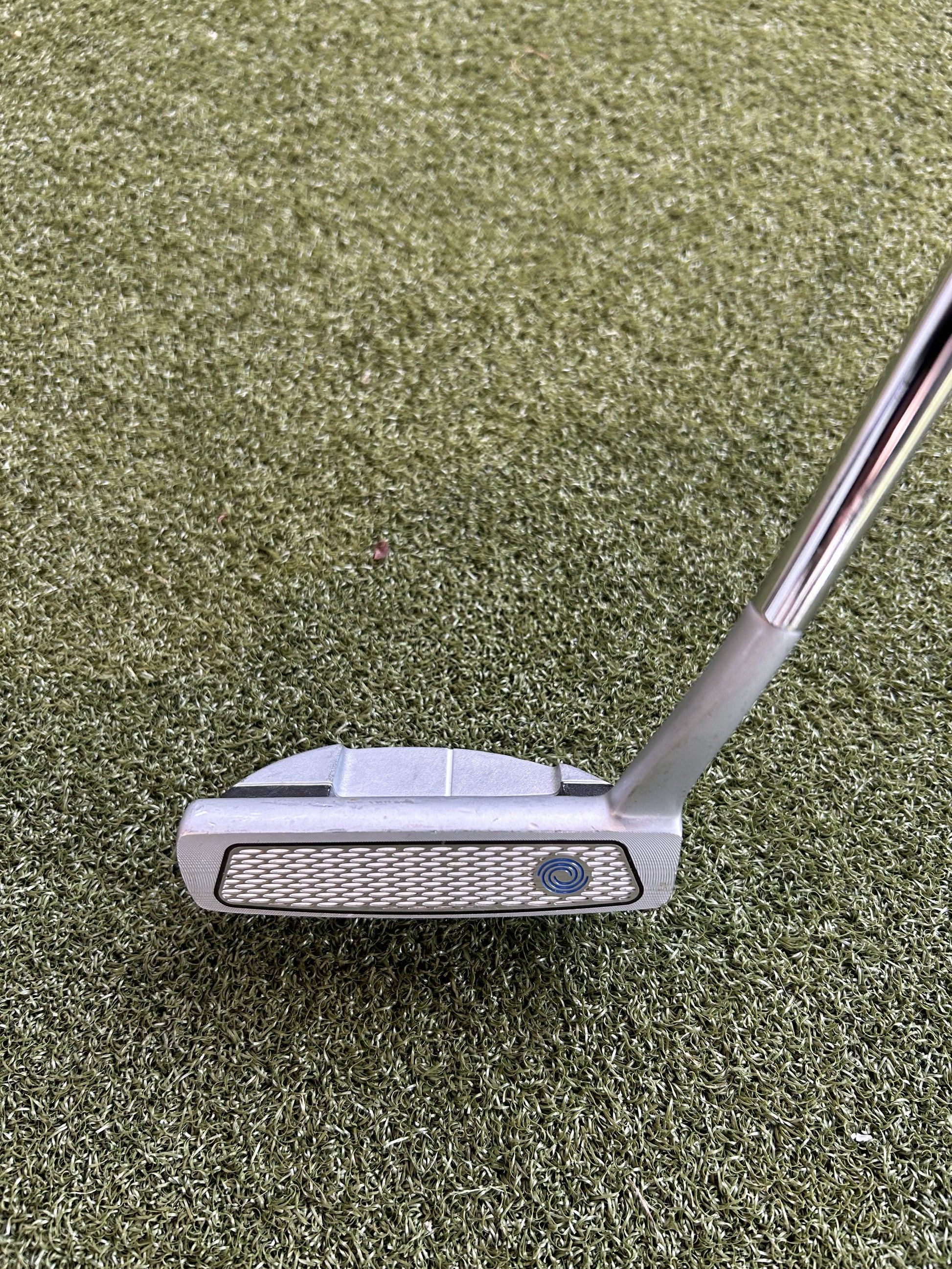 Odyssey Works #9 Versa Super putter RH showing Premium Construction construction